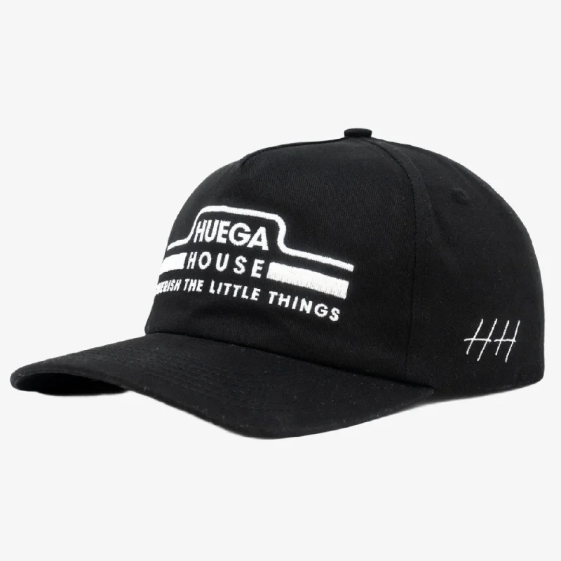 Vintage washed cap for faded cool look -Huega House 'Umage' 5-Panel Snapback Hat Black / White