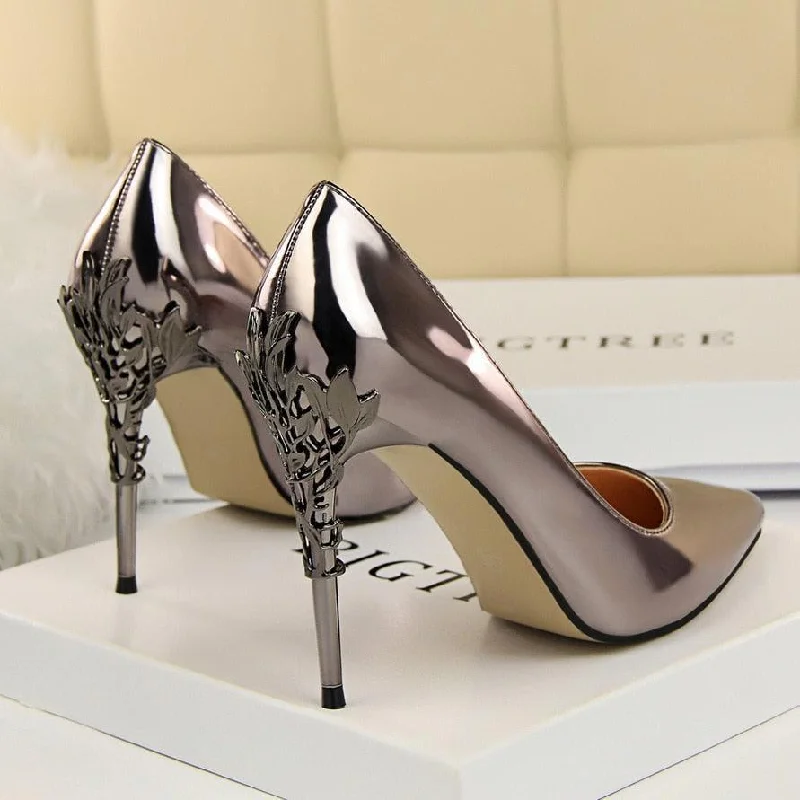 Ladies shoes with floral appliques feel romantic -Gentileschi Patent Leather Heels Pumps Shoes