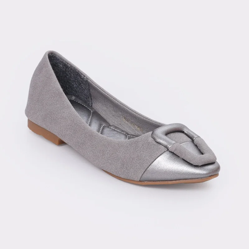 Ladies shoes featuring cut-out designs are chic -Women's everyday pumps