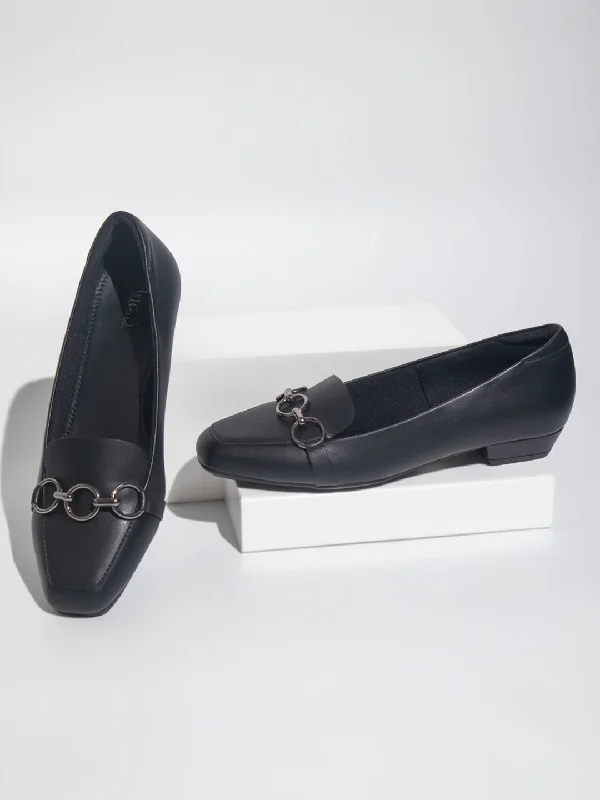 Ladies shoes featuring tie-up designs are chic -Women Black Solid Block Pumps with Chain Upper Detail