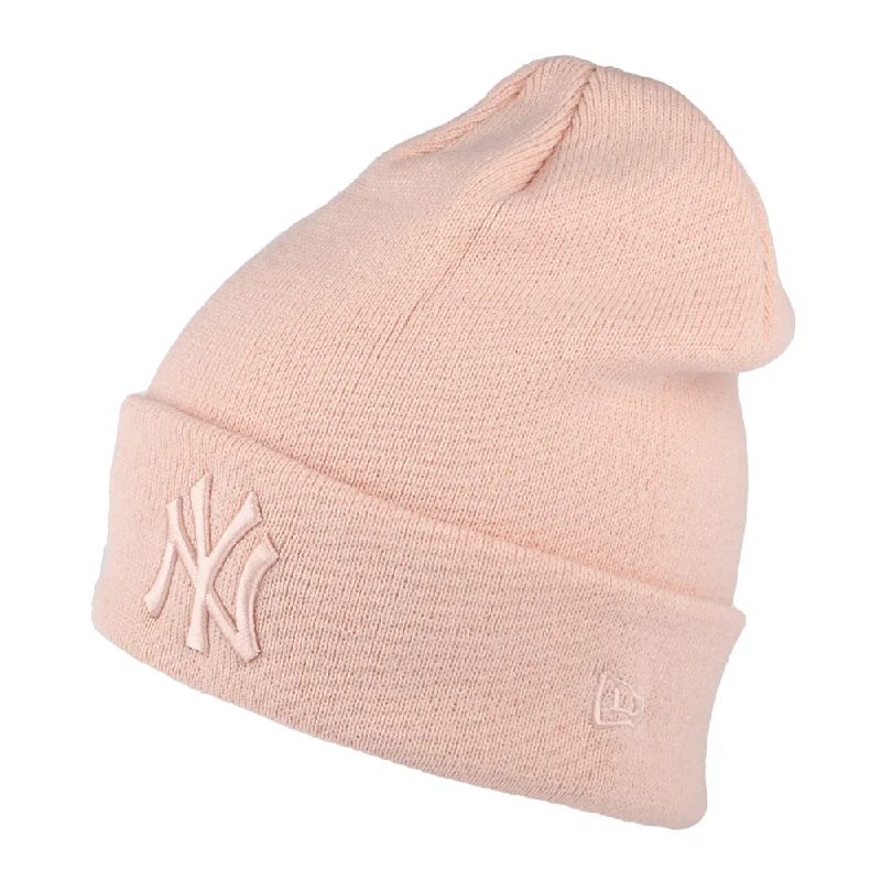 Durable canvas cap for rugged outdoor use -New Era Womens New York Yankees Beanie Hat - MLB League Essential - Blush