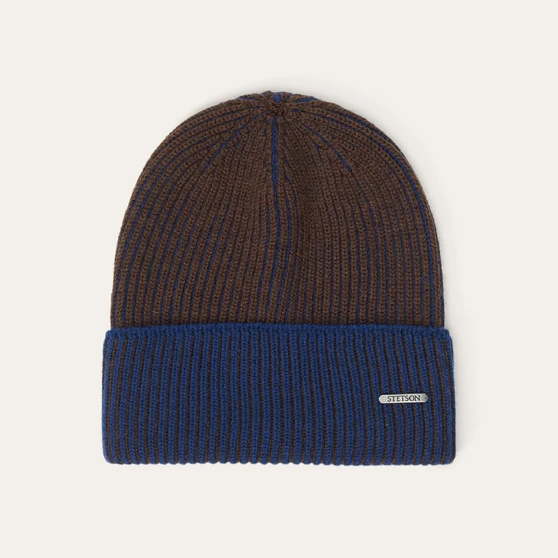 Trucker cap with retro patch design -Beanie Merino Wool